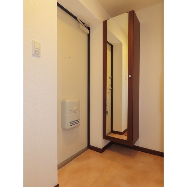 玄関　※写真は別部屋です。