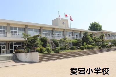 小学校　福岡市立小学校愛宕小学校（小学校）まで478m