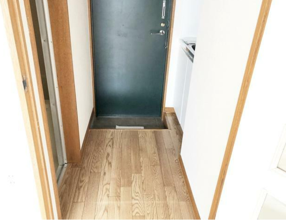 その他　洋室からの玄関
