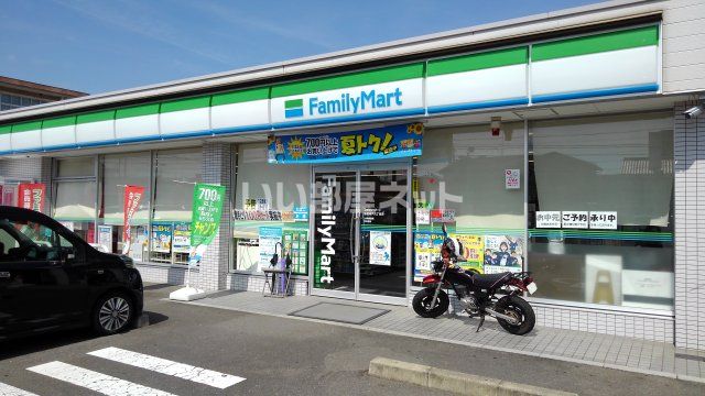 コンビニ　ファミリーマート 鈴鹿神戸九丁目店（コンビニ）まで214m