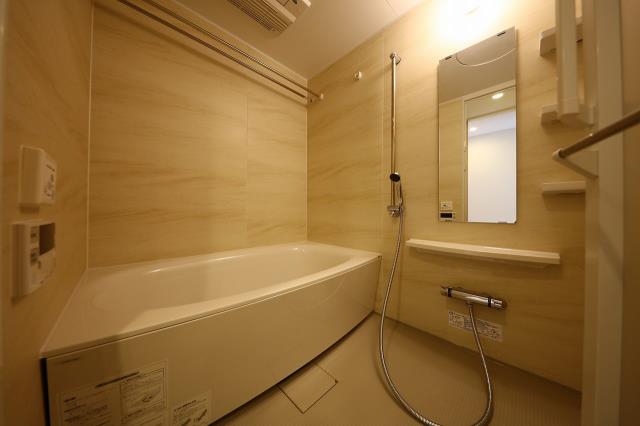 バス・シャワールーム　ゆったりくつろげるお風呂です。