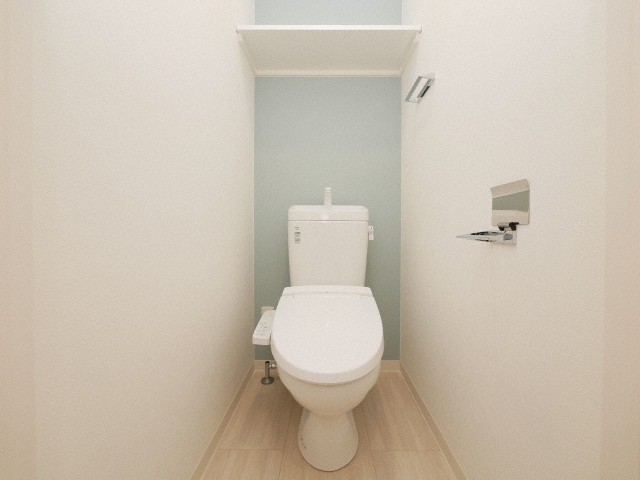 トイレ　落ち着いた色調のトイレです