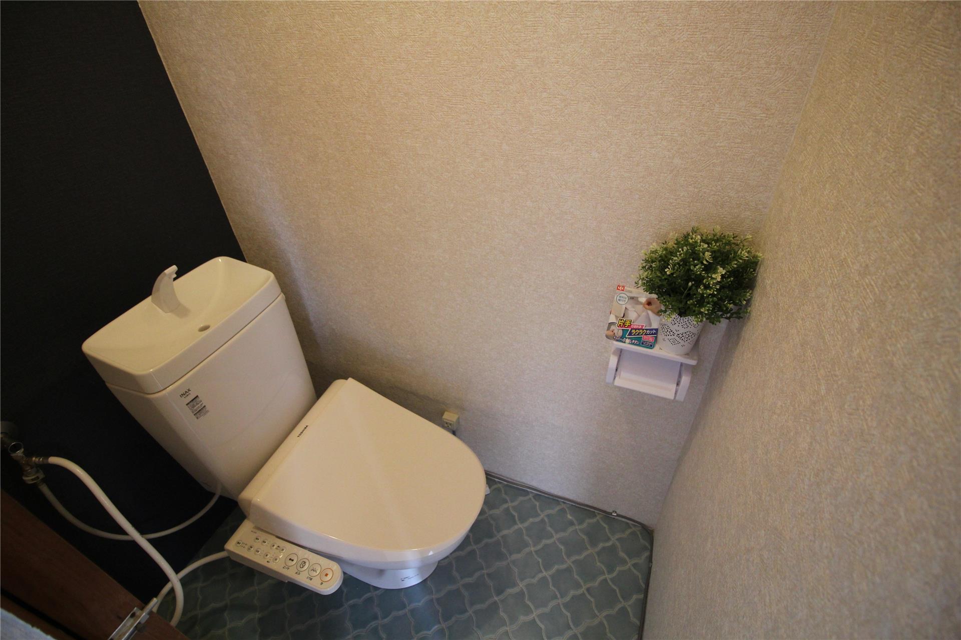 トイレ　同タイプの別の部屋の写真となります