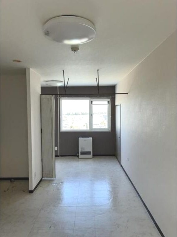 居室・リビング　退去予定につき同タイプ別号室の画像です。