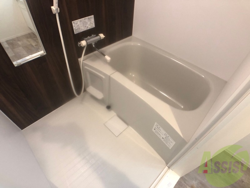 バス・シャワールーム　お風呂になります。一日の疲れを癒してくださいね。