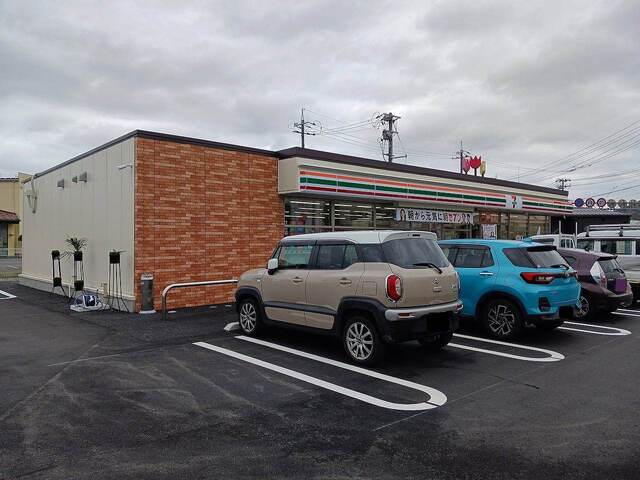 コンビニ　セブン－イレブン　倉吉伊木店（コンビニ）まで80m