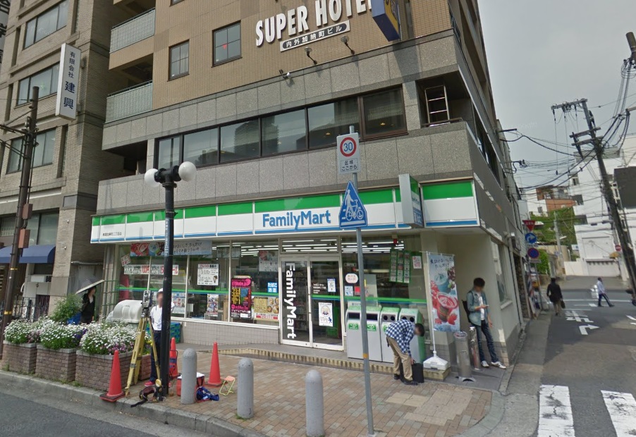 コンビニ　ファミリーマート柳屋加納町二丁目店（コンビニ）まで155m