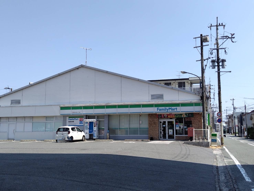 コンビニ　ファミリーマート 熊本本荘4丁目店（コンビニ）まで332m