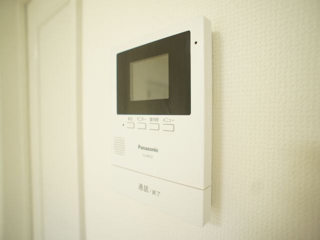 セキュリティ　訪問者の確認ができるTVドアホン付きです♪