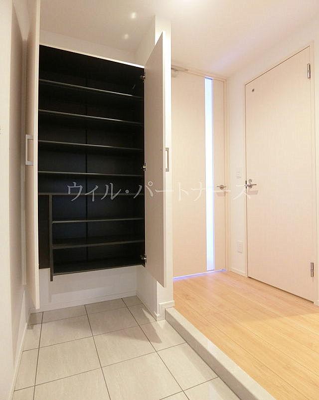 グロリアス西荻窪の玄関写真