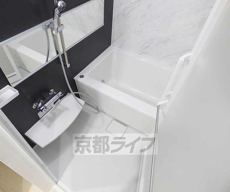 バス・シャワールーム　ゆったり浸かれます。