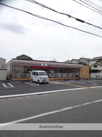 コンビニ　セブンイレブン（コンビニ）まで636m