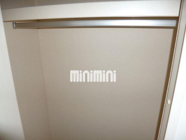収納　コート等を収納できるクローゼットがあります。