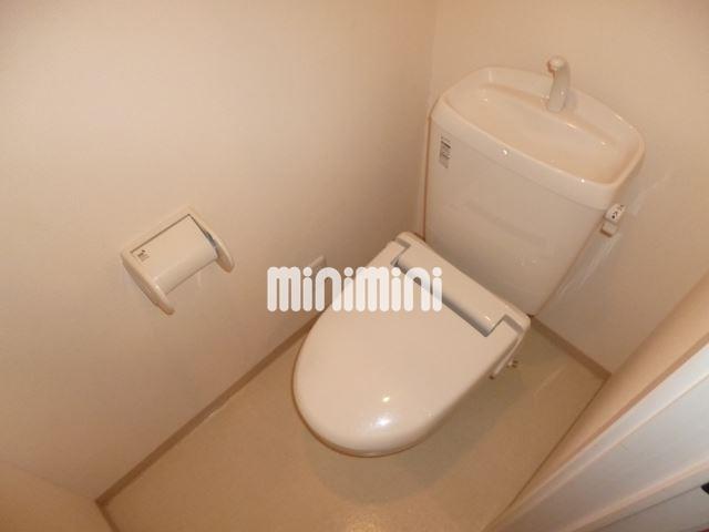 トイレ　暖房便座付きのトイレです。