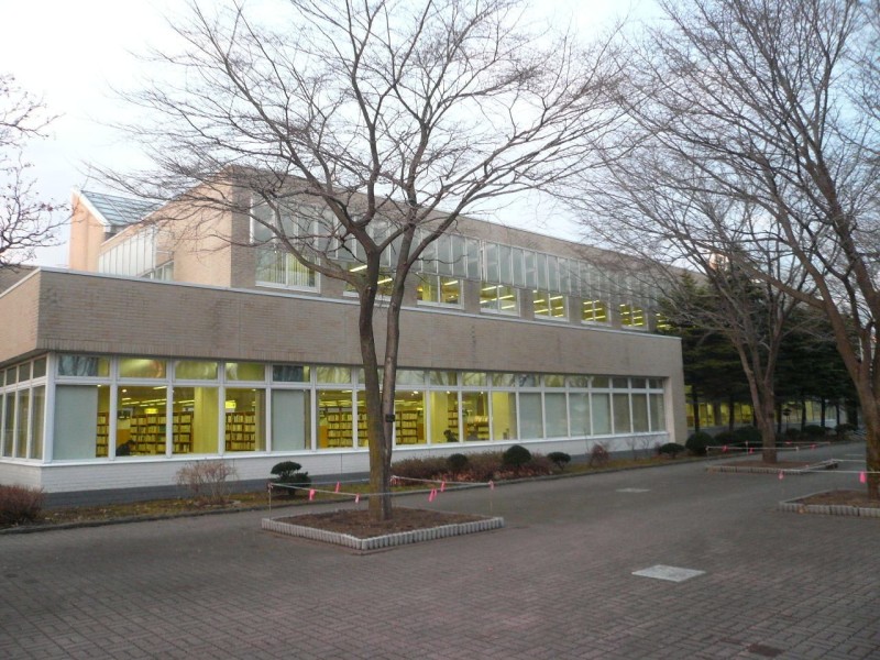 図書館　苫小牧市立中央図書館（図書館）まで1712m