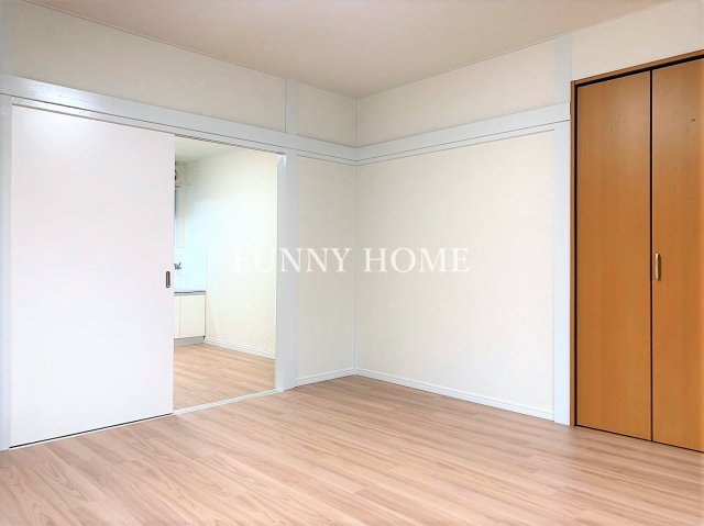 居室・リビング　明るいフローリングのお部屋です♪