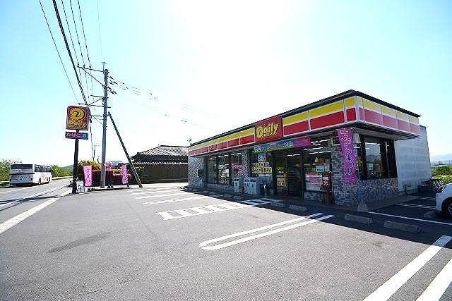 コンビニ　デイリーヤマザキ（コンビニ）まで1300m