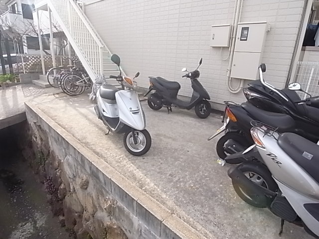 エントランス　敷地内駐輪場