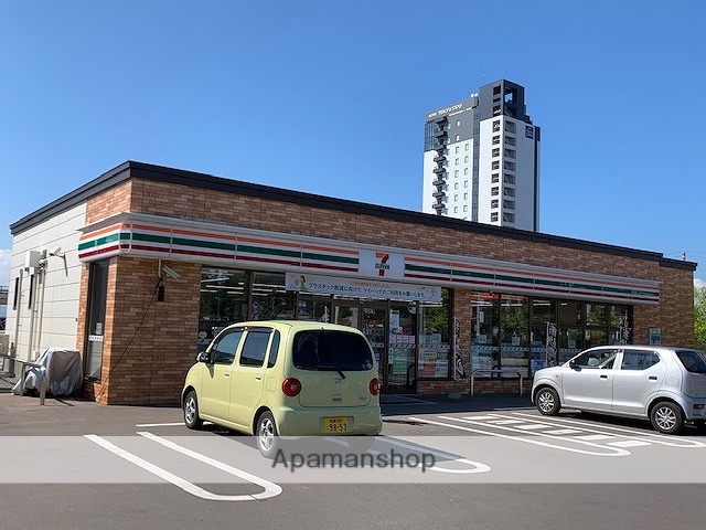 コンビニ　セブンイレブン（コンビニ）まで906m