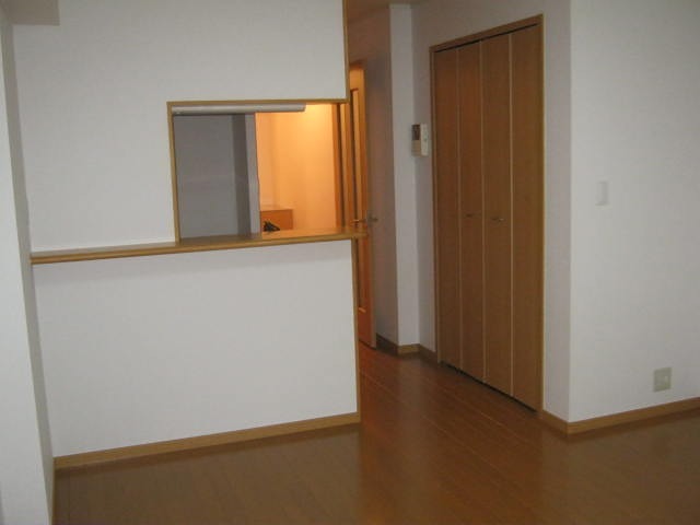 居室・リビング　照明付きのお部屋です。