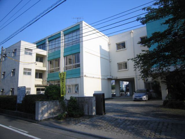 小学校　桑名市立精義小学校（小学校）まで405m