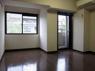 居室・リビング　同建物の別部屋のお写真です。