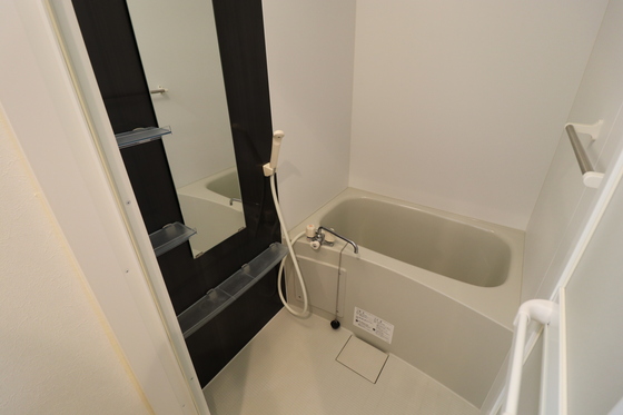 バス・シャワールーム　※別部屋の写真です
