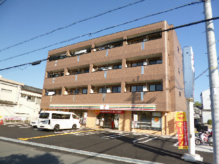 コンビニ　セブンイレブン 交野市役所前店（コンビニ）まで525m