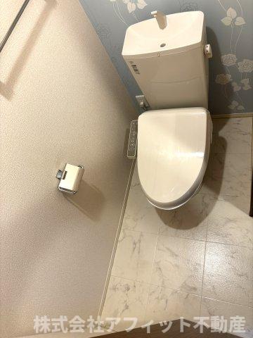 トイレ　温水洗浄暖房便座
