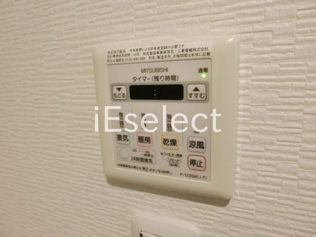 その他　便利な浴室乾燥機付き
