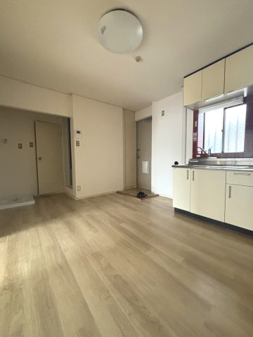 居室・リビング　※別部屋参考画像です。