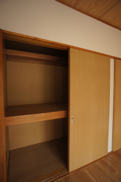 収納　昔ながらの押入タイプは奥行があるので、収納らくらく♪