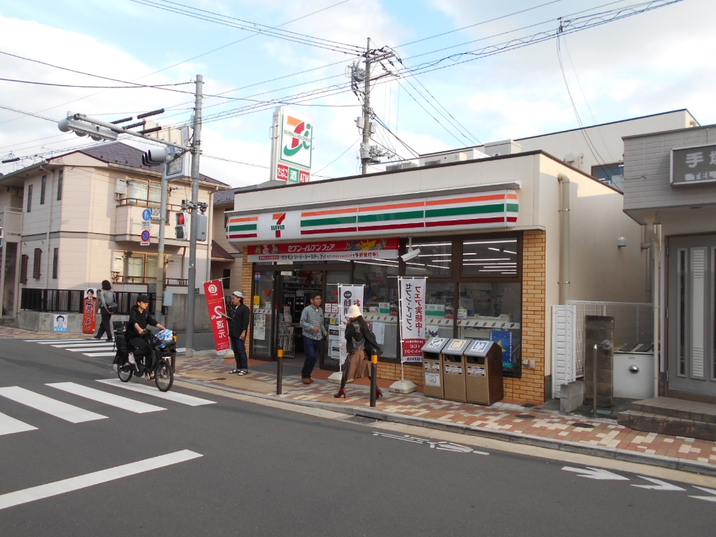 コンビニ　セブンイレブン 練馬小竹町交番前店（コンビニ）まで438m