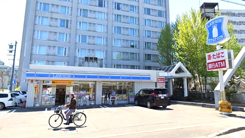 コンビニ　ローソン札幌ひばりが丘駅前店（コンビニ）まで359m