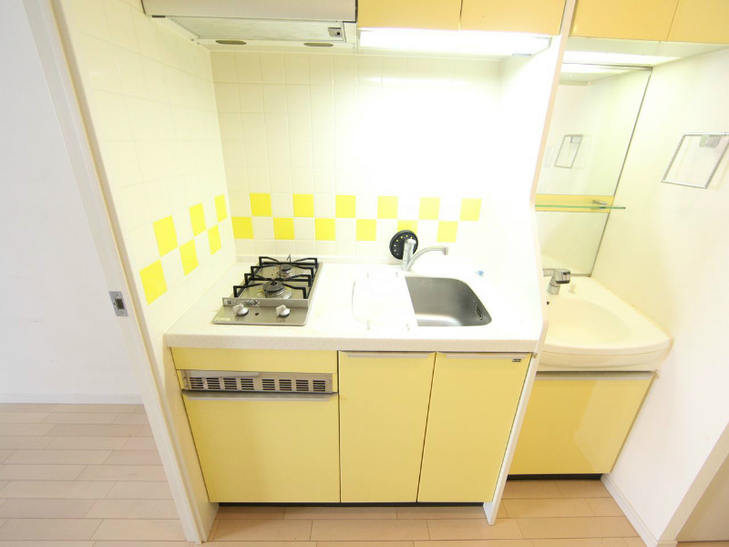 キッチン　システムキッチン（ガス2口）家具家電ご用意できます