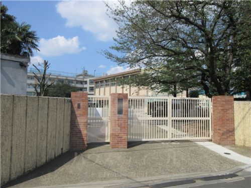 中学校　北区立田端中学校（中学校）まで421m