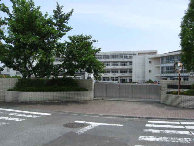 小学校　小田原市立富士見小学校（小学校）まで84m