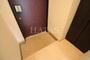玄関　同物件別部屋です