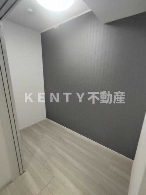 その他部屋・スペース　落ち着いた色調の寝室です