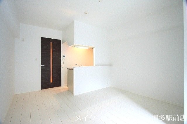 居室・リビング　同物件・別部屋の写真です。