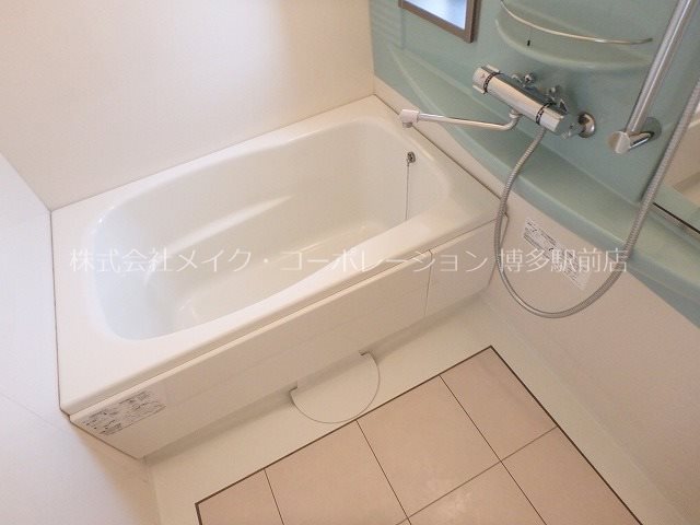 バス・シャワールーム　同物件・別部屋の写真です。