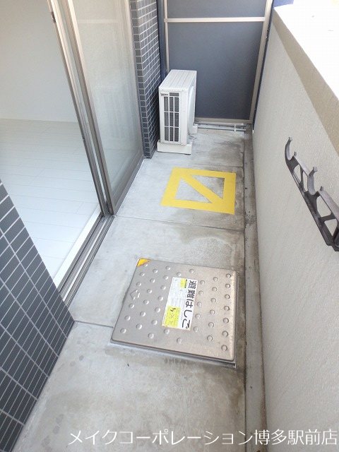 バルコニー　同物件・別部屋の写真です。