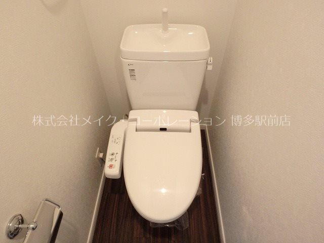 トイレ　同物件・別部屋の写真です。