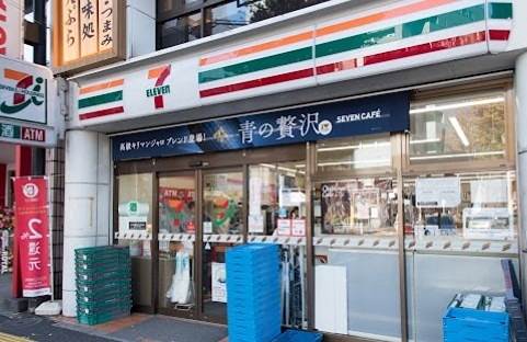 コンビニ　セブンイレブン 南阿佐谷駅前店（コンビニ）まで115m