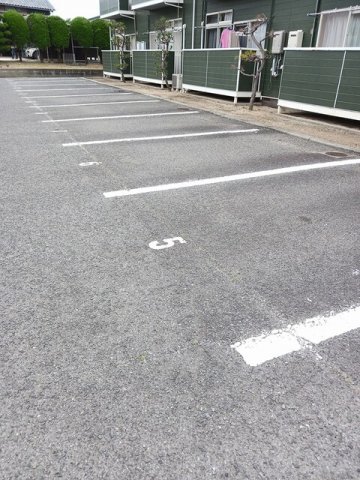 駐車場　駐車場に車を止められます