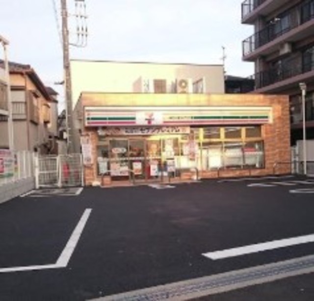 コンビニ　セブンイレブン江戸川南小岩8丁目店（コンビニ）まで114m
