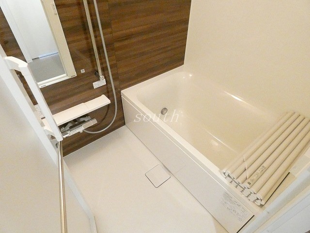 バス・シャワールーム　お部屋により室内カラーが異なります