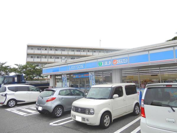 コンビニ　ローソン苅田下新津店（コンビニ）まで30m