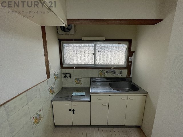 キッチン　キッチンに窓があり換気も楽にできます！