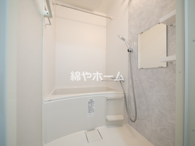 バス・シャワールーム　落ち着いた空間のお風呂です
